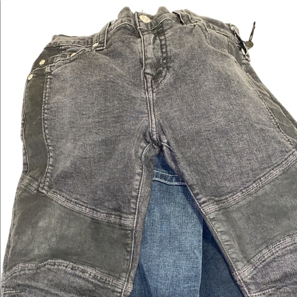 True religion jeans cool style. 7/10 quality.Lost weight so I’m selling. Size 34 - Picture 3 of 4